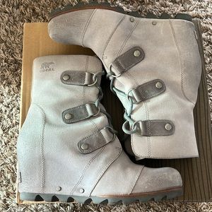 Joan of Arctic Wedge Mid - like new